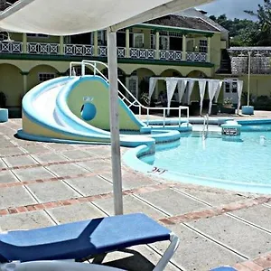 Apartment Private 2 Bedroom Beachfront Penthouse Ocho Rios, Jamaica, Ocho Rios